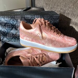Nike Women's Sneakers in Pink and Gold